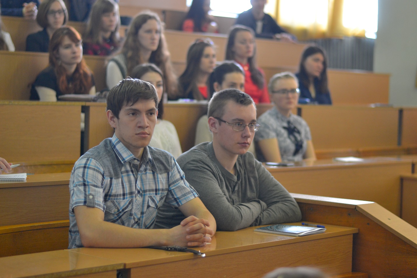 Слушают будущие историки – студенты Ульяновского государственного педагогического университета